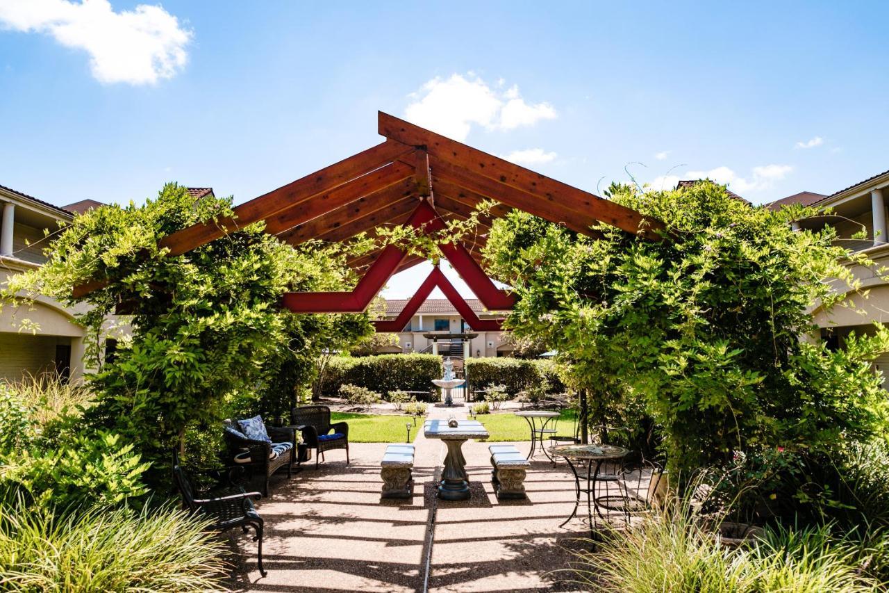 Vineyard Court Designer Suites Hotel College Station Buitenkant foto