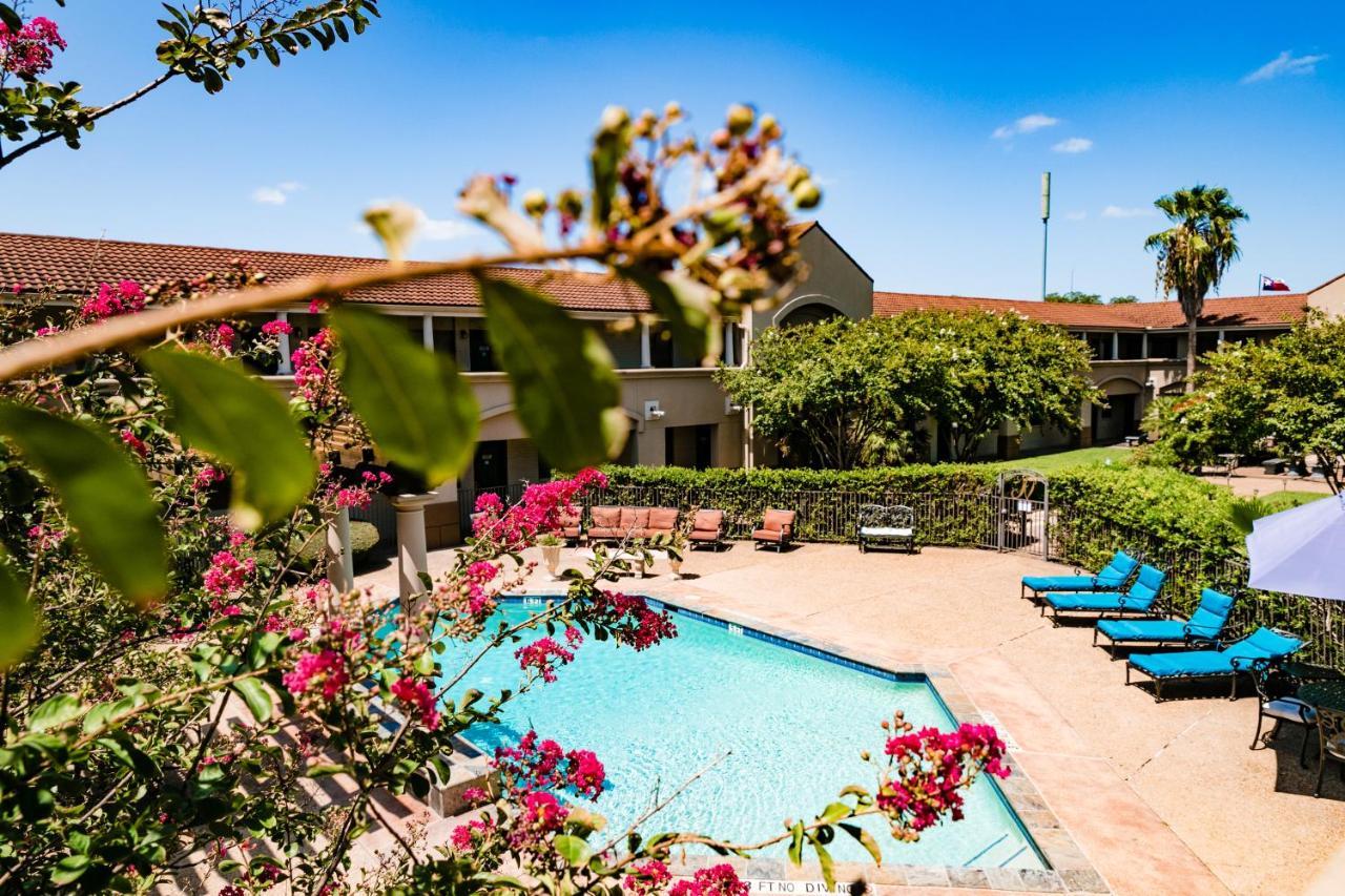 Vineyard Court Designer Suites Hotel College Station Buitenkant foto
