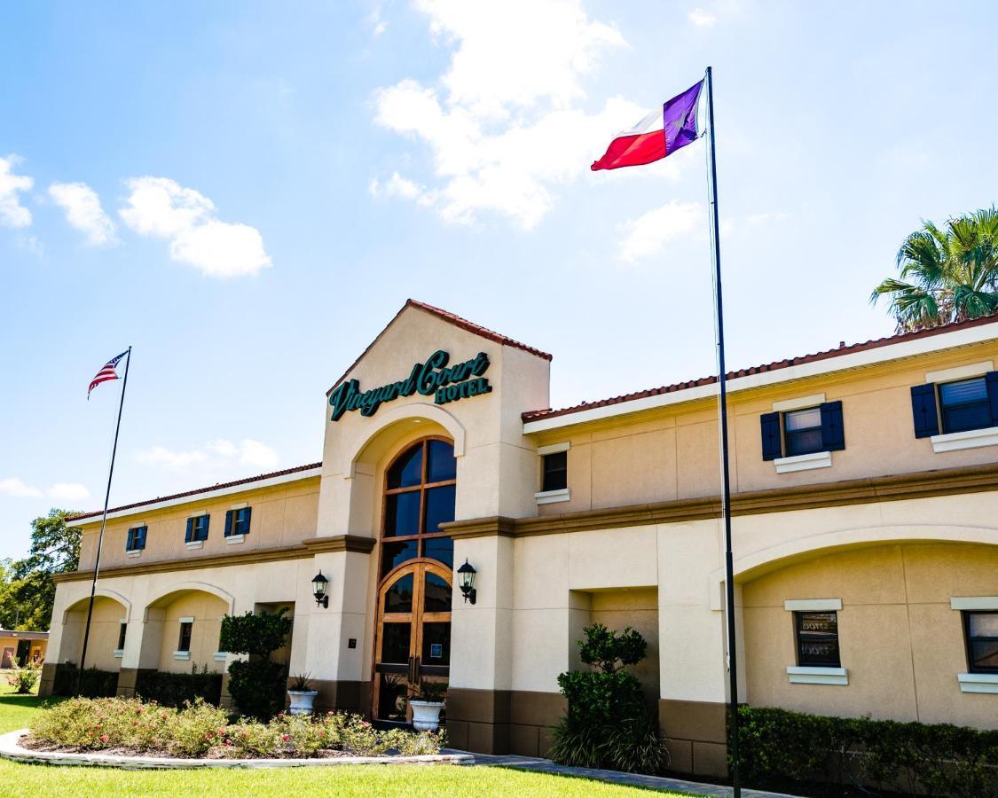 Vineyard Court Designer Suites Hotel College Station Buitenkant foto