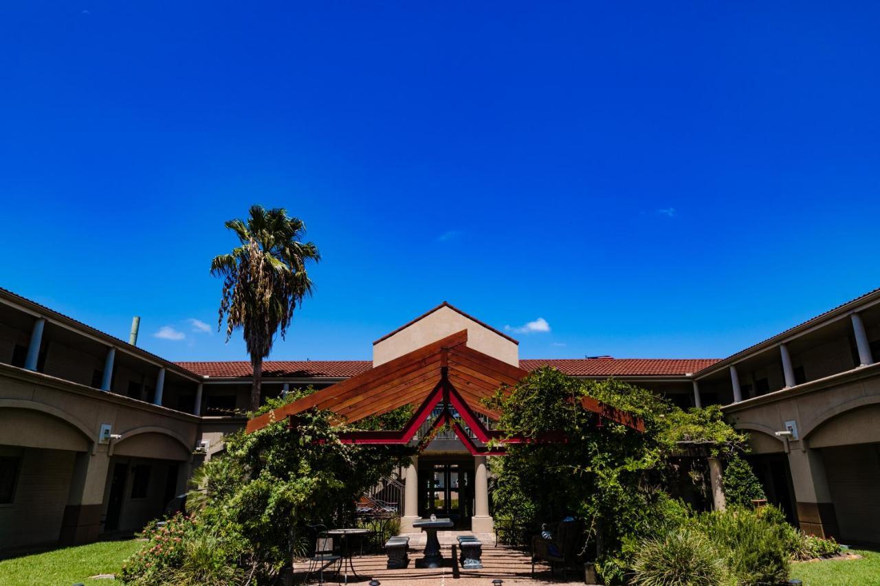 Vineyard Court Designer Suites Hotel College Station Buitenkant foto