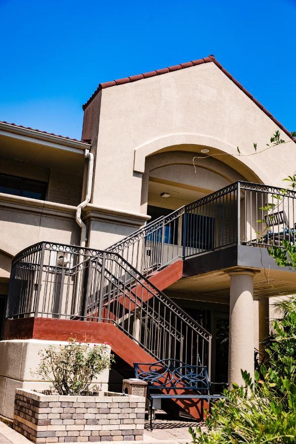 Vineyard Court Designer Suites Hotel College Station Buitenkant foto