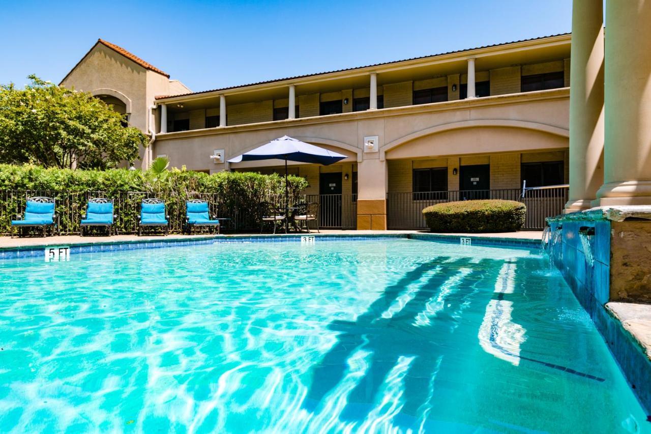 Vineyard Court Designer Suites Hotel College Station Buitenkant foto
