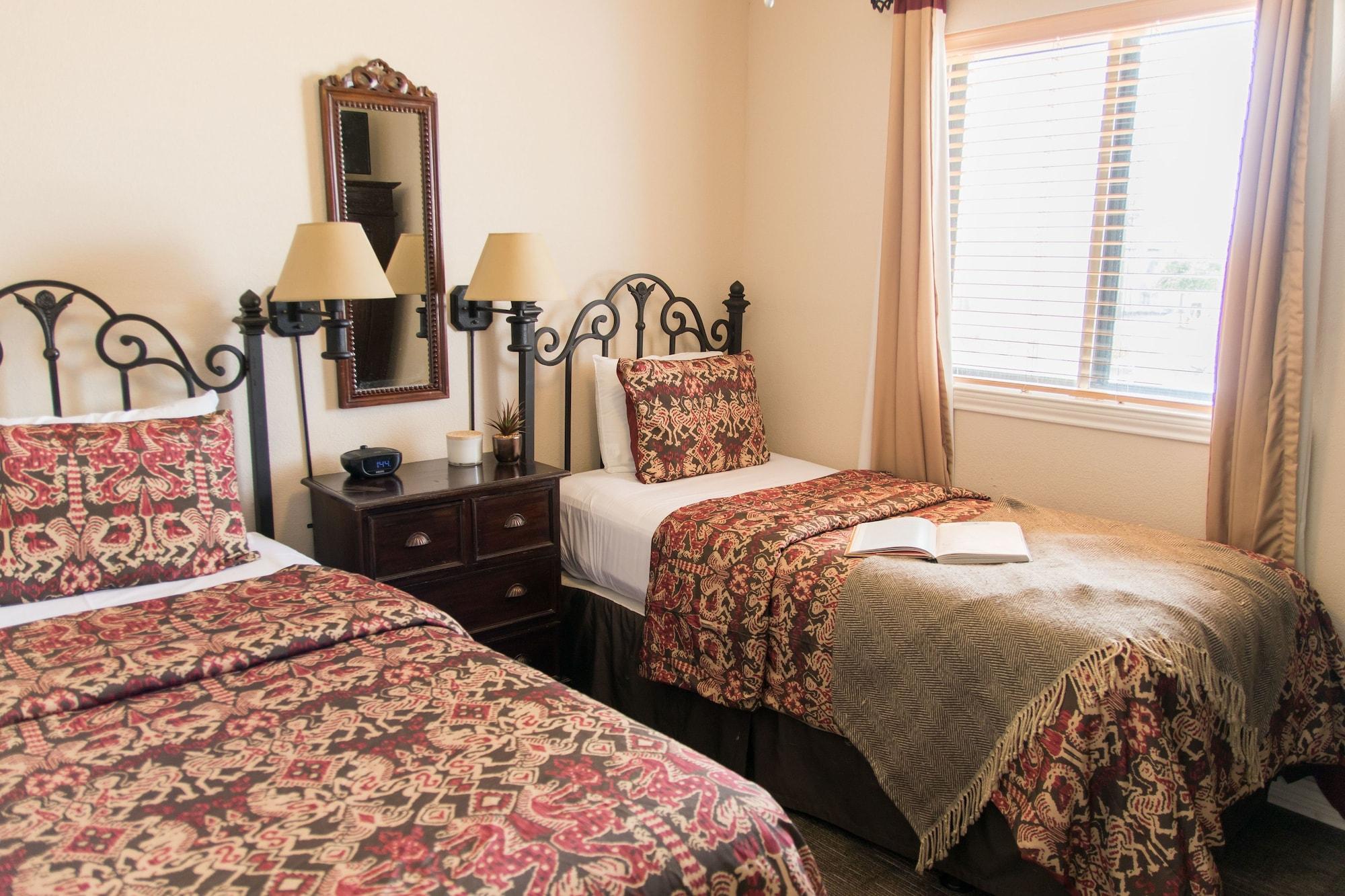 Vineyard Court Designer Suites Hotel College Station Buitenkant foto
