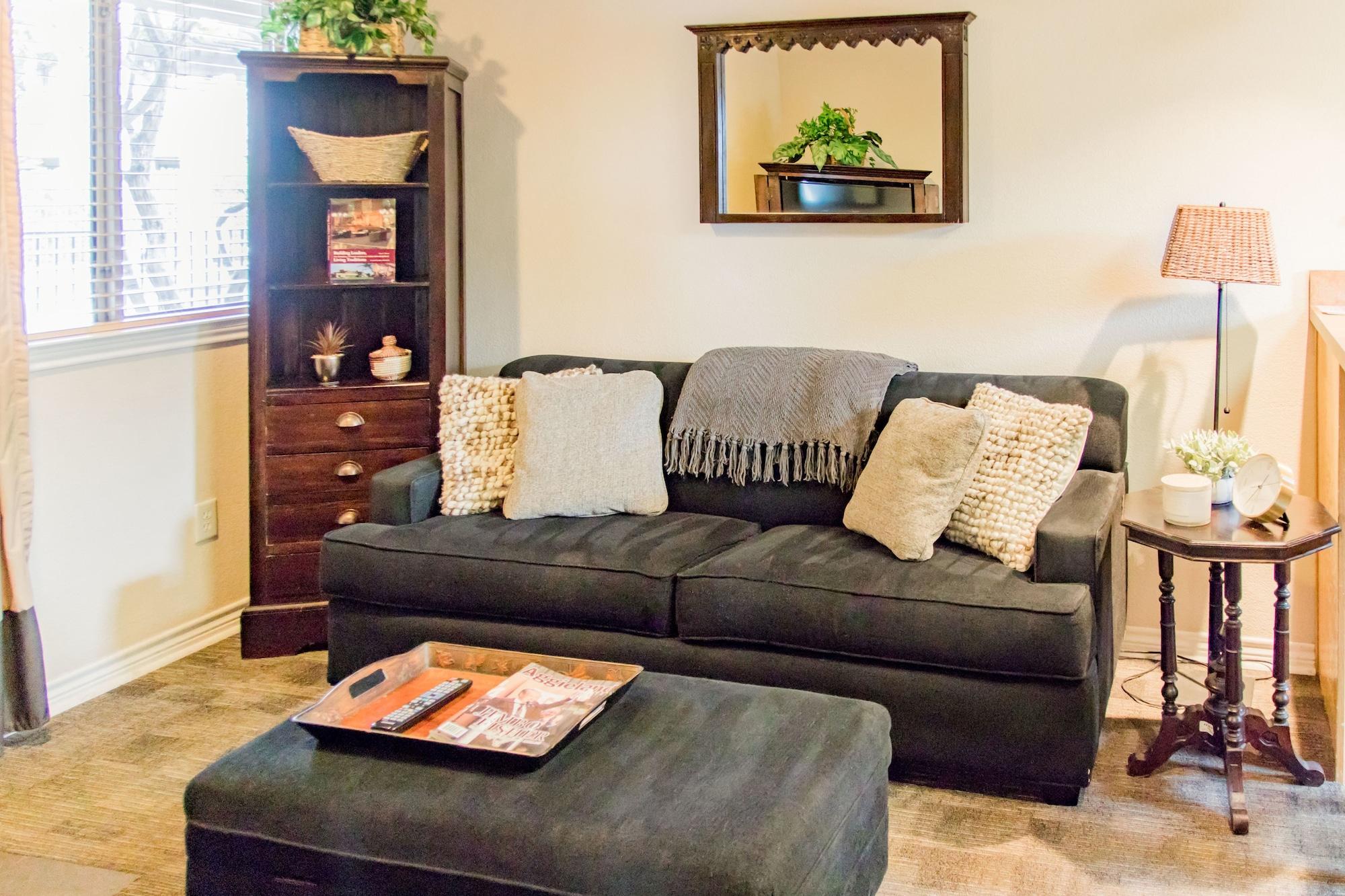 Vineyard Court Designer Suites Hotel College Station Buitenkant foto