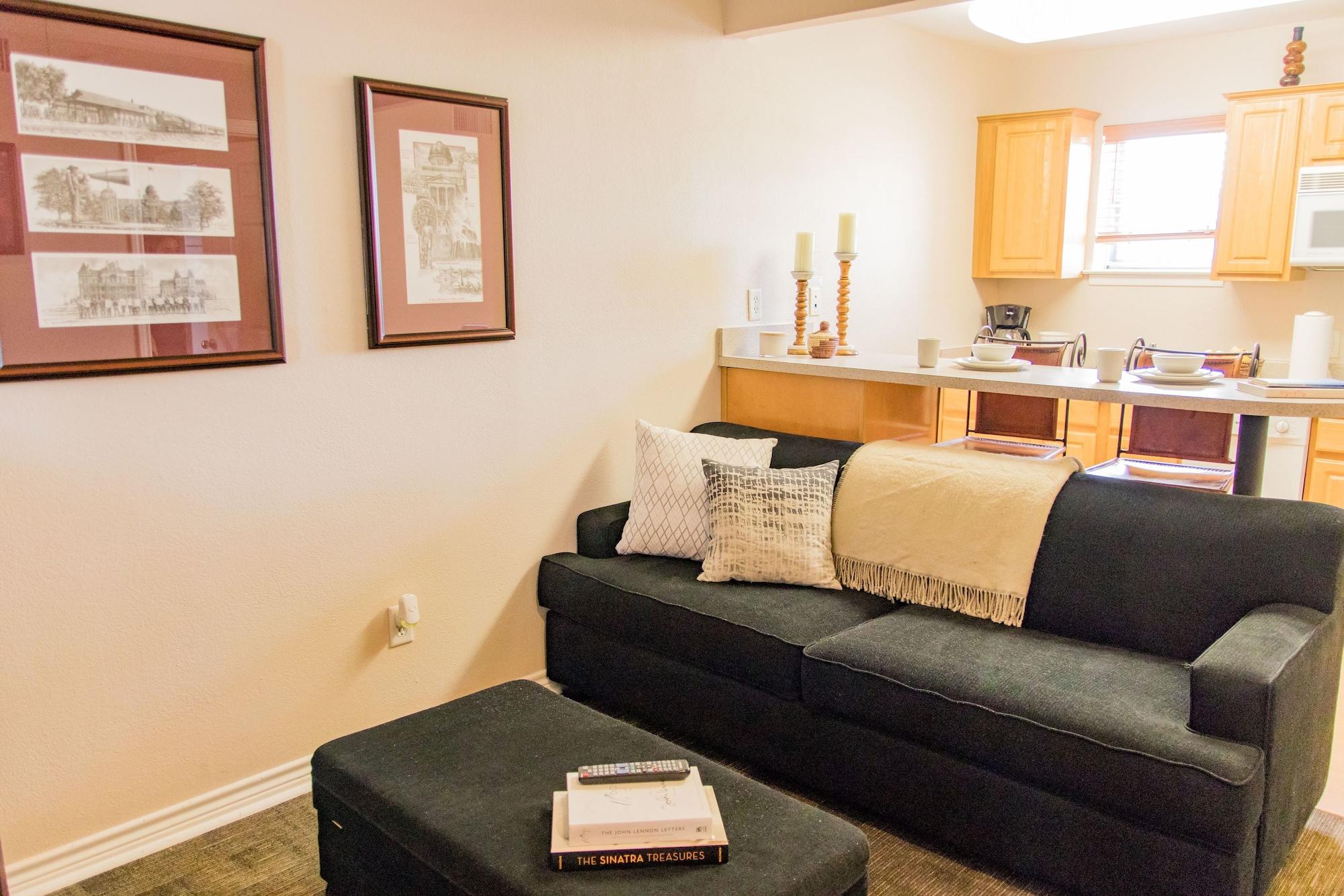 Vineyard Court Designer Suites Hotel College Station Buitenkant foto