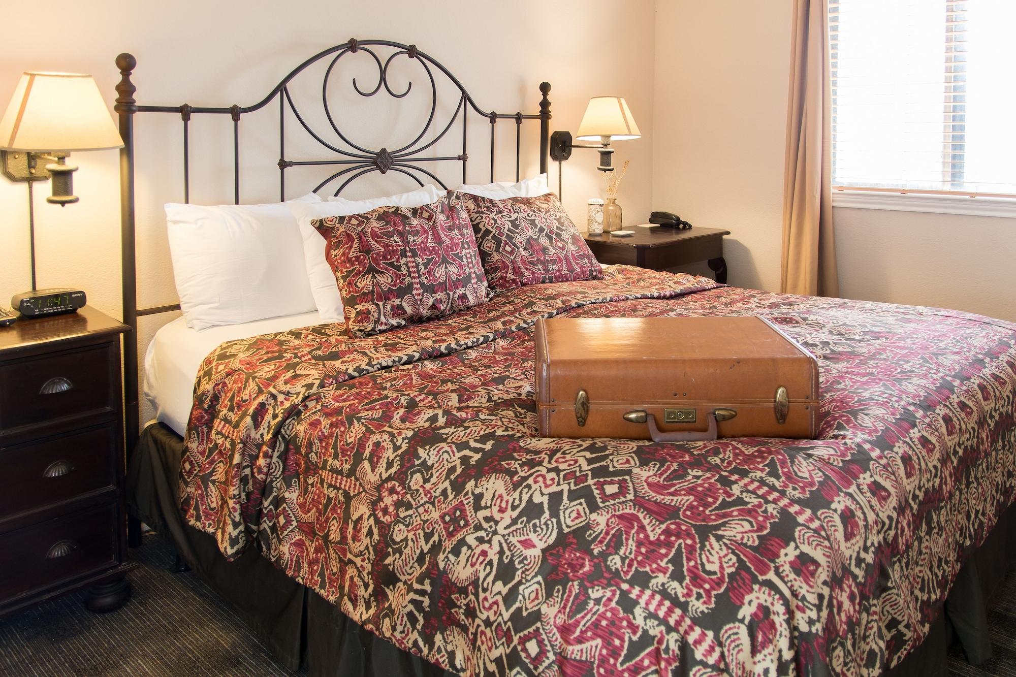 Vineyard Court Designer Suites Hotel College Station Buitenkant foto