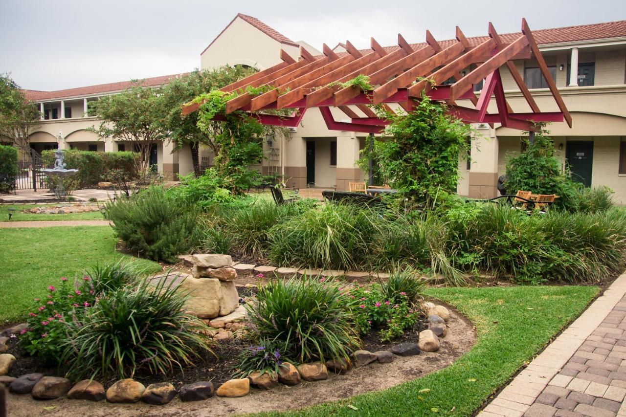 Vineyard Court Designer Suites Hotel College Station Buitenkant foto