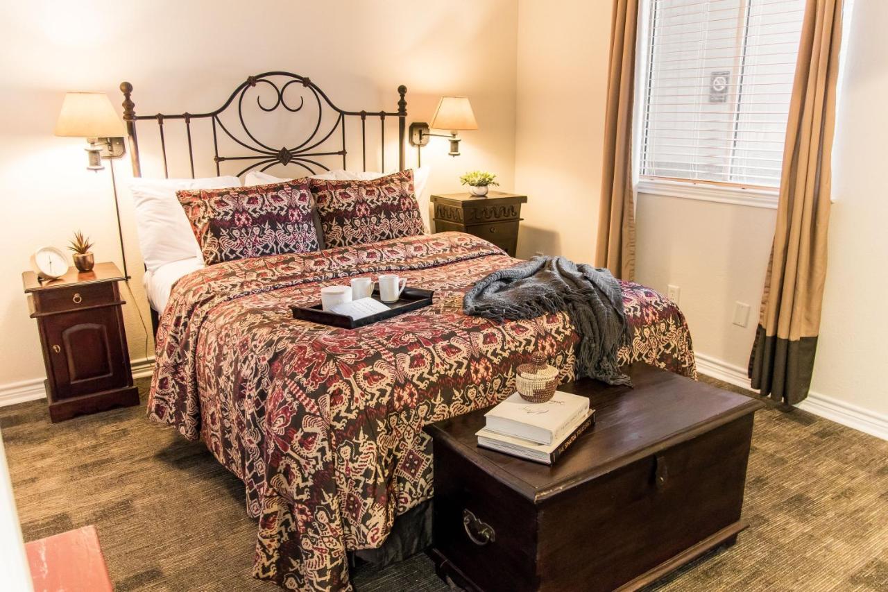 Vineyard Court Designer Suites Hotel College Station Buitenkant foto