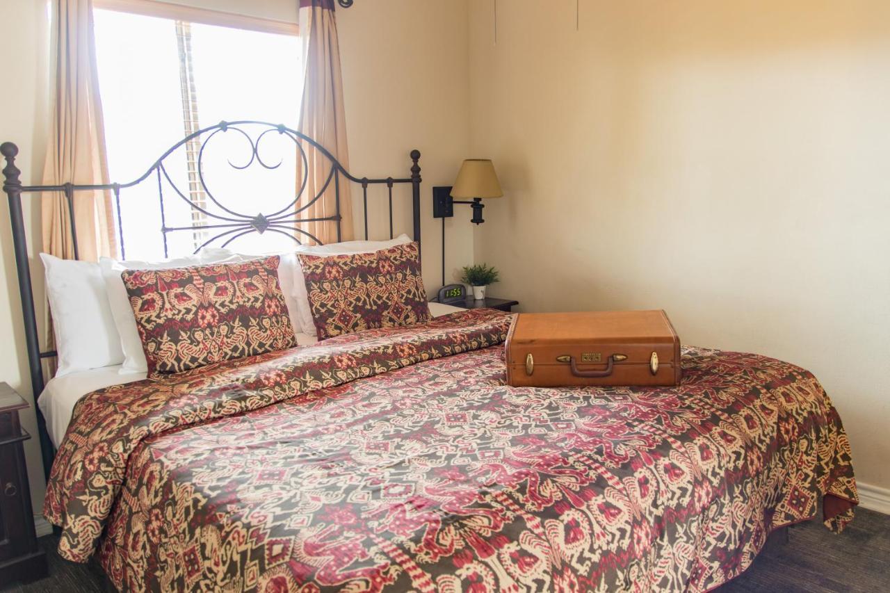 Vineyard Court Designer Suites Hotel College Station Buitenkant foto